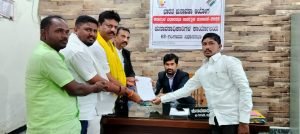 Read more about the article ಕೆ ಆರ್ ಪಿ ಪಿ ಜಿಲ್ಲಾಧ್ಯಕ್ಷ ಮನೋಹರಗೌಡ ನಾಮಪತ್ರ ಸಲ್ಲಿಕೆ