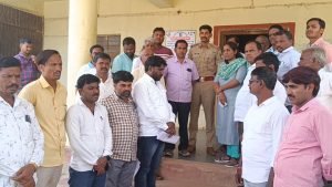 Read more about the article ದ್ಯಾಂಪೂರ ಗ್ರಾಮಸ್ಥರಿಂದ ಚುನಾವಣೆ ಬಹಿಷ್ಕಾರ,ತಹಶೀಲ್ದಾರ್‌ಗೆ ಮನವಿ