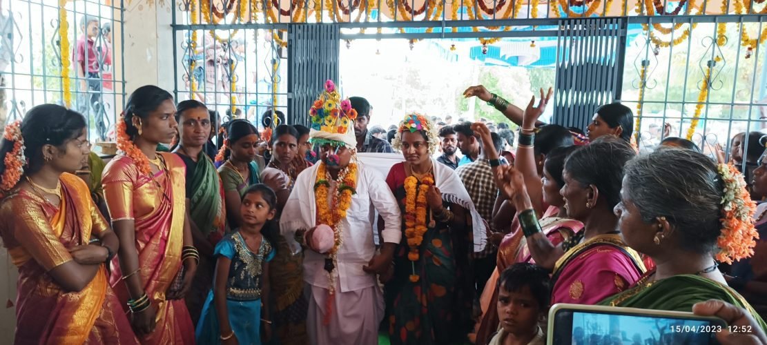 Read more about the article ಸಾಮೂಹಿಕ ವಿವಾಹಗಳು ಸಾಮರಸ್ಯದ ಪ್ರತೀಕವಾಗಿವೆ : ಮಂಜುನಾಥ ಕಡೇಮನಿ