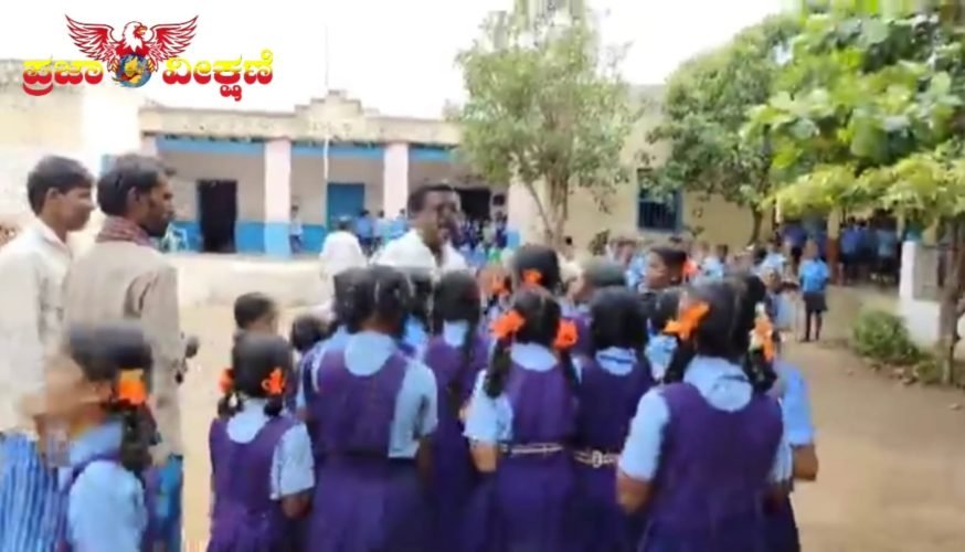 You are currently viewing ಕಣ್ಣೀರು ತರಿಸುವಂತಿದೆ ಈ ವಿಡಿಯೋ  ಒಮ್ಮೆ ನೋಡಿ..!!