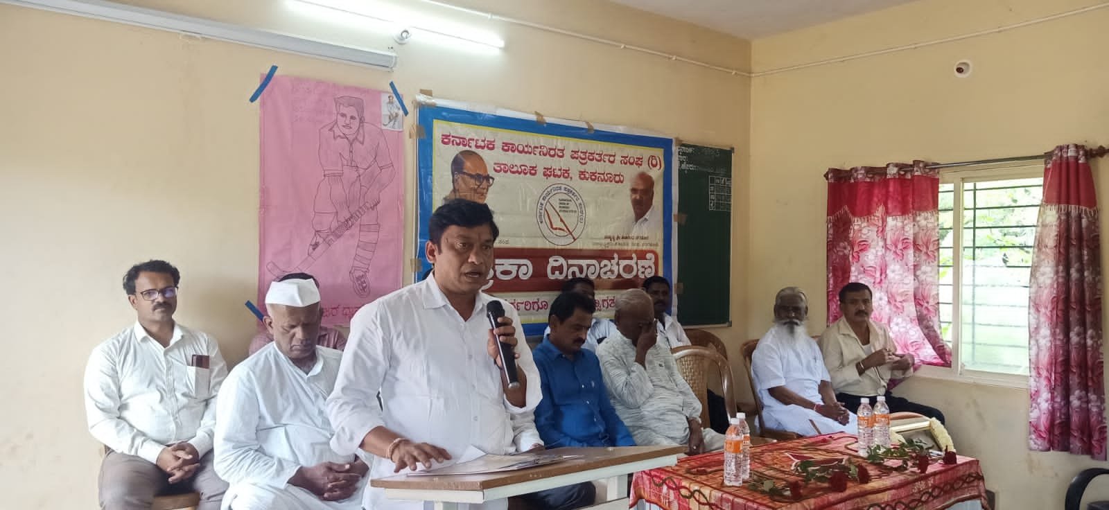 Read more about the article LOCAL EXPRESS : ಸಮಾಜದ ಅಂಕು ಡೊಂಕು ಸುಧಾರಿಸುವ ನಿತ್ಯ ಹೋರಾಟಕ್ಕೆ ಲೇಖನಿ ಬಳಸುವವವ ಪತ್ರಕರ್ತ : ನವೀನ್ ಗುಳಗಣ್ಣನವರ್