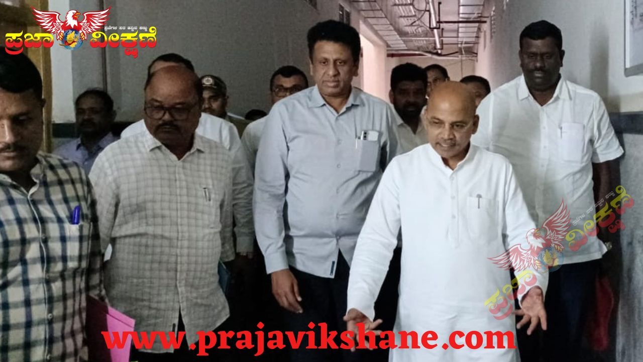 Read more about the article LOCAL EXPRESS : ಕೊಪ್ಪಳ ವೈದ್ಯಕೀಯ ವಿಜ್ಞಾನ ಸಂಸ್ಥೆಗೆ ಸಚಿವ ಡಾ.ಶರಣ ಪ್ರಕಾಶ ಪಾಟೀಲ ಭೇಟಿ..!!