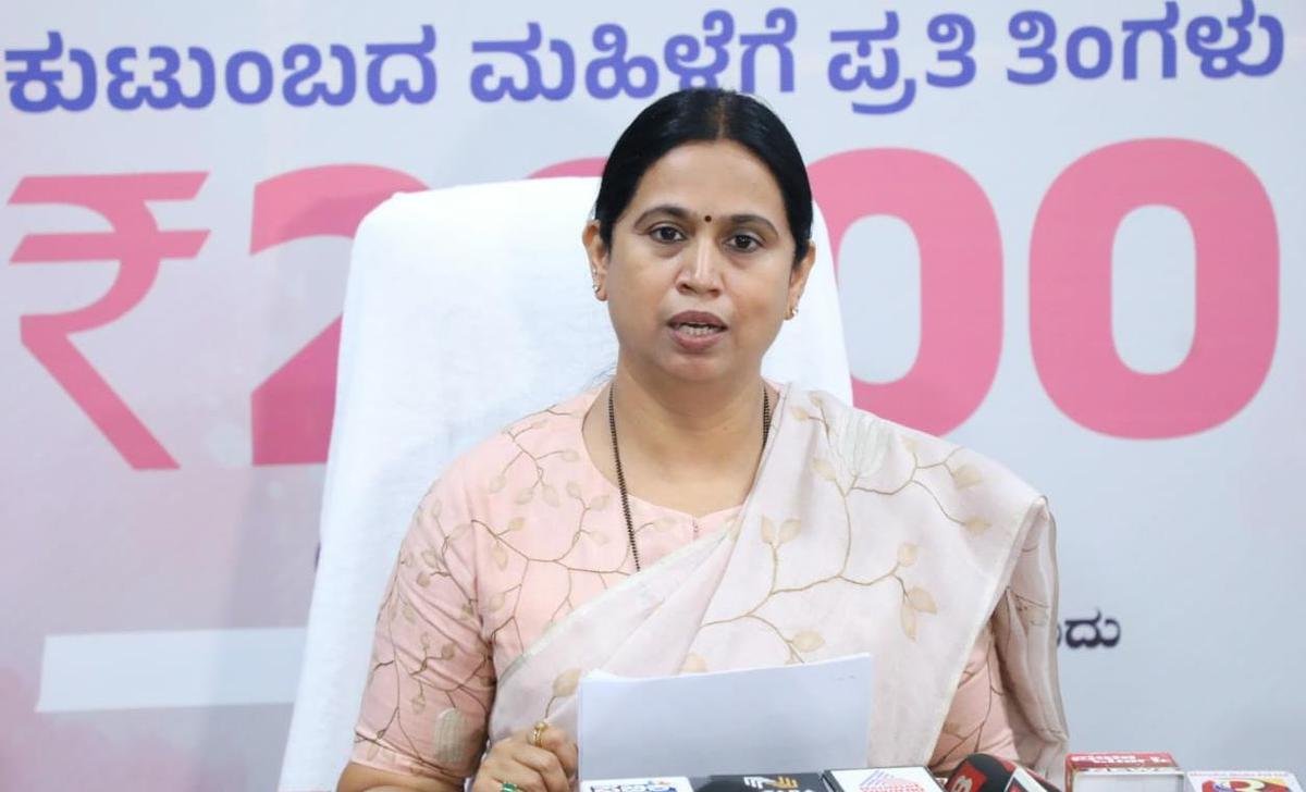 Read more about the article BUMPER OFFER : ಗೃಹ ಲಕ್ಷ್ಮಿ ಫಲಾನುಭವಿಗಳೆ ರೀಲ್ಸ್ ಮಾಡಿ ಬಹುಮಾನ ಗೆಲ್ಲಿ!!