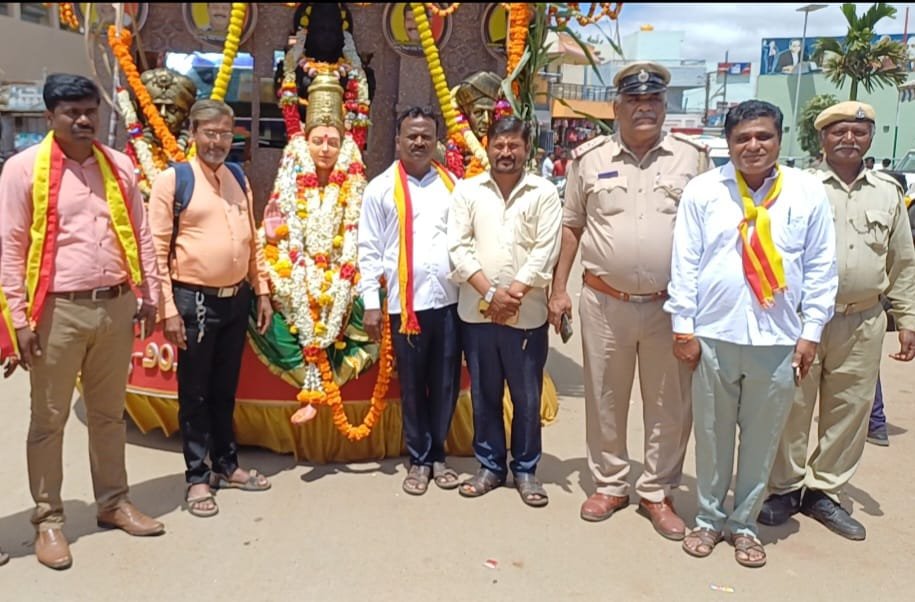 Read more about the article LOCAL NEWS : 87ನೇ ಕನ್ನಡ ಜ್ಯೋತಿ ಹೊತ್ತೆ ರಥಯಾತ್ರೆ ವಿಜೃಂಭಣೆಯಿಂದ ಸ್ವಾಗತ!