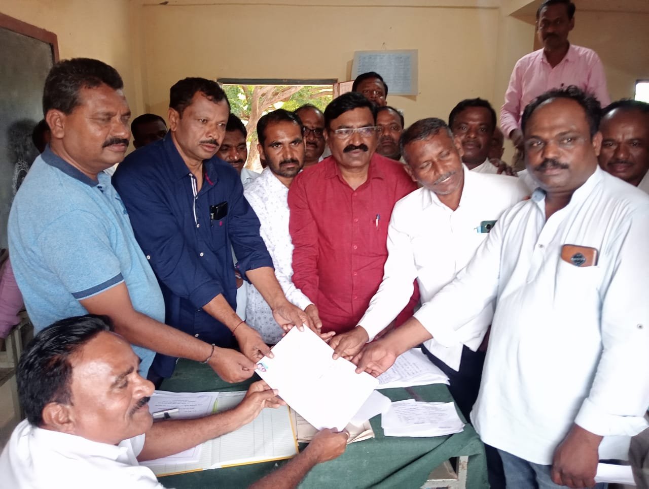 Read more about the article LOCAL NEWS : ಸರ್ಕಾರಿ ನೌಕರ ಸಂಘದ ಚುನಾವಣೆ : ನಿರ್ದೇಶಕರ ಸ್ಥಾನಕ್ಕೆ ನಾಮಪತ್ರ ಸಲ್ಲಿಕೆ!