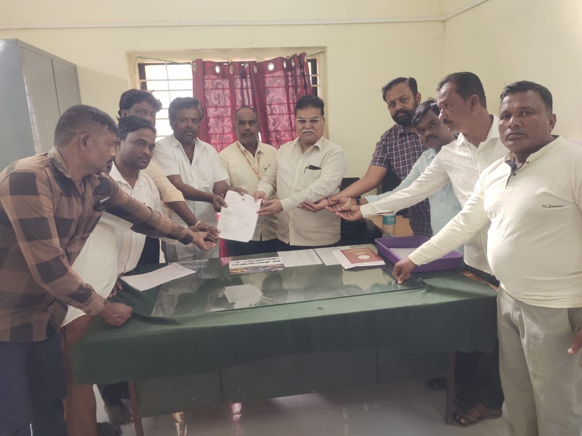 Read more about the article LOCAL NEWS : ಶಿರಹಟ್ಟಿ ಪಟ್ಟಣದಲ್ಲಿ ಹೆಸ್ಕಾಂ ಉಪ ವಿಭಾಗ ಪ್ರಾರಂಭಿಸಲು ವಿವಿಧ ಸಂಘಟನೆಗಳಿಂದ ಮನವಿ.