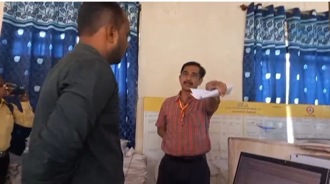 Read more about the article LOCAL NEWS : ತಾಲೂಕು ದಂಡಾಧಿಕಾರಿ ಕಚೇರಿಗೆ ದಿಡೀರನೆ ಭೇಟಿ ನೀಡಿದ ಲೋಕಾಯುಕ್ತರು..!
