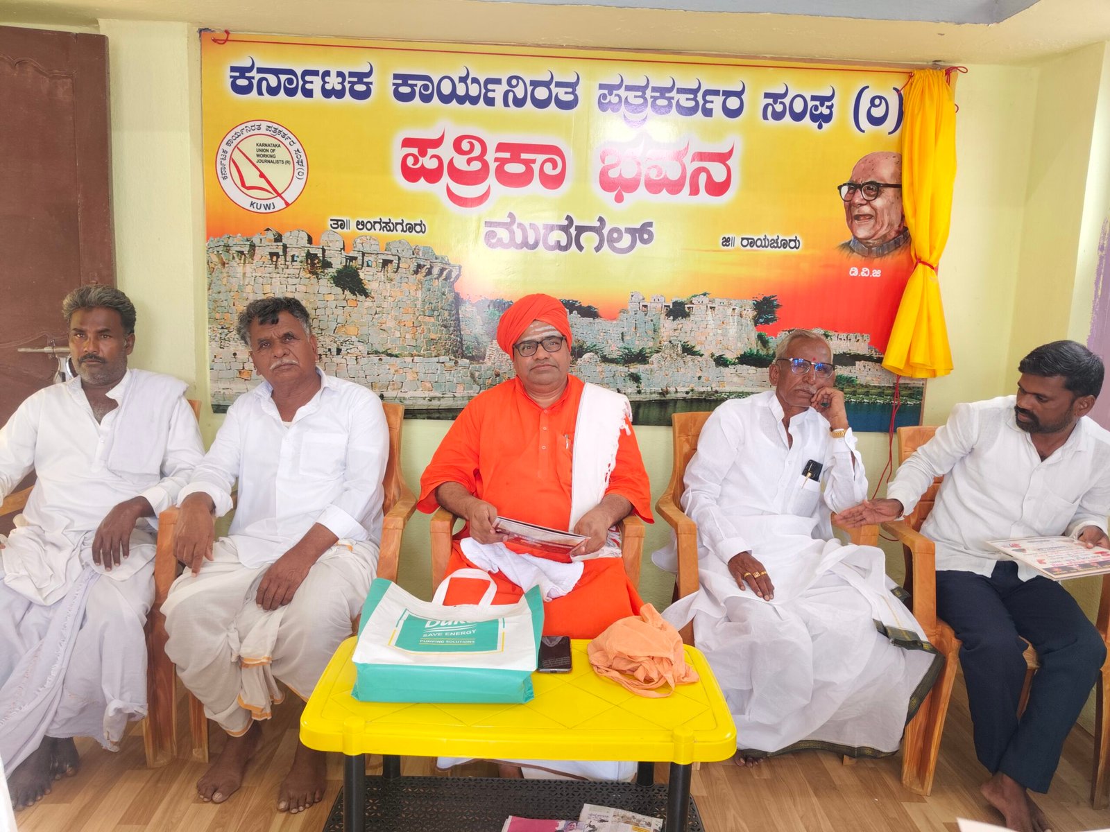 Read more about the article LOCAL NEWS : ತಿಮ್ಮಾಪುರ ಮಹಾಂತೇಶ್ವರ ಮಠದಲ್ಲಿ ಮೇ 19ರಿಂದ ಜನಮನ ಕಲ್ಯಾಣ ಯಾತ್ರೆ..!