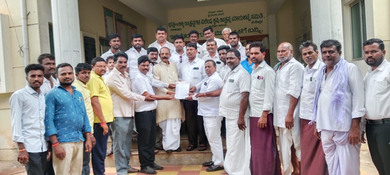 Read more about the article LOCAL NEWS : ಪೊಲೀಸ್ ಅಧಿಕಾರಿ ದಯಾನಂದ ಅವರ ಅಮಾನತು ವಾಪಾಸ್ ಪಡೆಯಬೇಕೆಂದು ಒತ್ತಾಯ.!