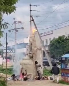 Read more about the article ALERT NEWS : “ತೆಲಂಗಾಣ| ಗಣೇಶ್ ಮೂರ್ತಿ ತರುವಾಗ ಹೈಟೆನ್ಶನ್ ವಿದ್ಯುತ್ ತಗಲಿ  ಅವಘಡ : ಹತ್ತಕ್ಕೂ ಹೆಚ್ಚು ಗಣಪತಿ ಭಕ್ತರ  ಸಾವು”! ಸೋಶಿಯಲ್‌ ಮೀಡಿಯಾದಲ್ಲಿ ವೈರಲ್..! 