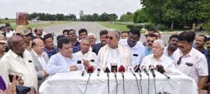 Read more about the article BIG NEWS : ಬ್ಯಾಲೆಟ್ ಪೇಪರ್ ಅಂದ್ರೆ ಬಿಜೆಪಿಗೆ ನಡುಕ : ಸಿಎಂ ಸಿದ್ದರಾಮಯ್ಯ