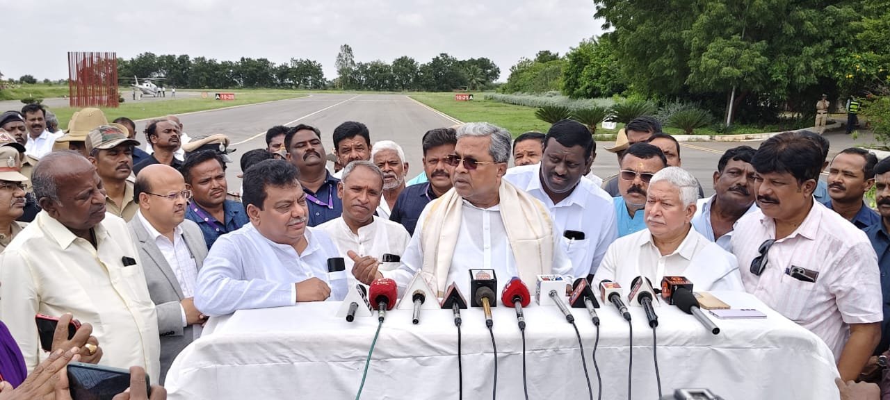 Read more about the article BIG NEWS : ಬ್ಯಾಲೆಟ್ ಪೇಪರ್ ಅಂದ್ರೆ ಬಿಜೆಪಿಗೆ ನಡುಕ : ಸಿಎಂ ಸಿದ್ದರಾಮಯ್ಯ