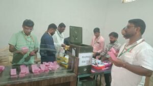 Read more about the article LOCAL BREAKING : ಕುಕನೂರಿನ ಕೃಷಿ ಸಹಕಾರಿ ಸಂಘದ ಫಲಿತಾಂಶ : ಮತ ಎಣಿಕೆ ಆರಂಭ…!