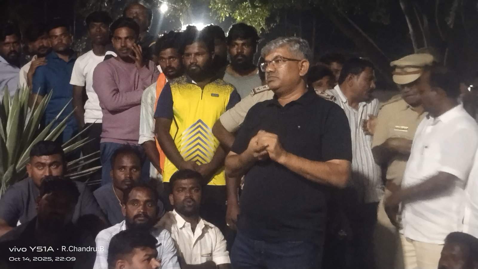 Read more about the article BREAKING : ಕುಕನೂರು ಪೊಲೀಸ್ ಸಬ್ ಇನ್ಸ್ಪೆಕ್ಟರ್ ಅಮಾನತು.!! : ಧರಣಿಯಿಂದ ಹಿಂದೆ ಸರಿದ ಪ್ರತಿಭಟನಾ ನಿರತರು…!!