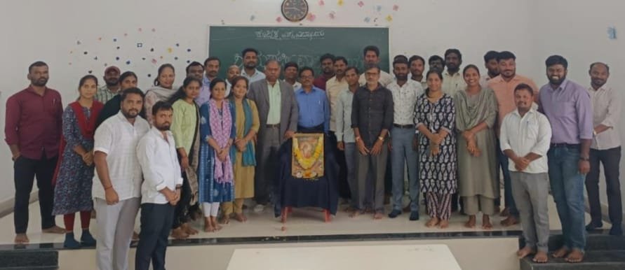 Read more about the article LOCAL NEWS : ವಾಲ್ಮೀಕಿಯವರು ಹಾಕಿಕೊಟ್ಟ ಆದರ್ಶಗಳ ಪಾಲನೆಗೆ ಕುಲಪತಿಗಳಾದ ಪ್ರೊ.ಬಿ.ಕೆ ರವಿ ಕರೆ