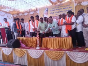 Read more about the article LOCAL BREAKING : ಮಹರ್ಷಿ ವಾಲ್ಮೀಕಿ ಮನುಕುಲ ಧರ್ಮದ ಪ್ರತಿಪಾದಕ : ಹಿರಿಯ ಸಾಹಿತಿ ಡಾ. ಫಕೀರಪ್ಪ ವಜ್ರಬಂಡಿ