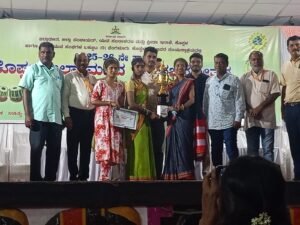 Read more about the article LOCAL NEWS : ಜಾನಪದ ನೃತ್ಯದಲ್ಲಿ ಮಹಿಳಾ ಪದವಿ ಕಾಲೇಜಿನ ವಿದ್ಯಾರ್ಥಿನಿಯರಿಗೆ ಬಹುಮಾನ!