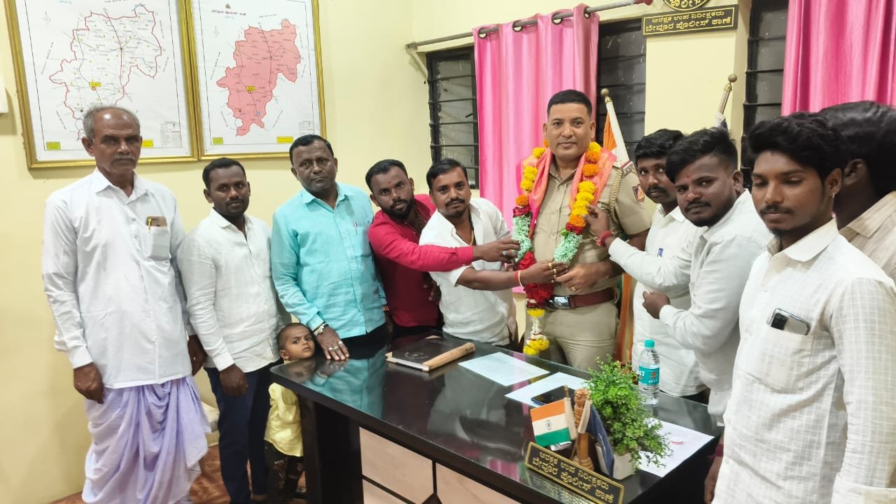 Read more about the article LOCAL NEWS : ಬೇವೂರು ಪೊಲೀಸ್ ಠಾಣೆಗೆ ನೂತನ ಪಿಎಸ್ಐ ಆಗಿ ಎಸ್.ಪಿ ನಾಯ್ಕ್‌ ಅಧಿಕಾರ ಸ್ವೀಕಾರ!