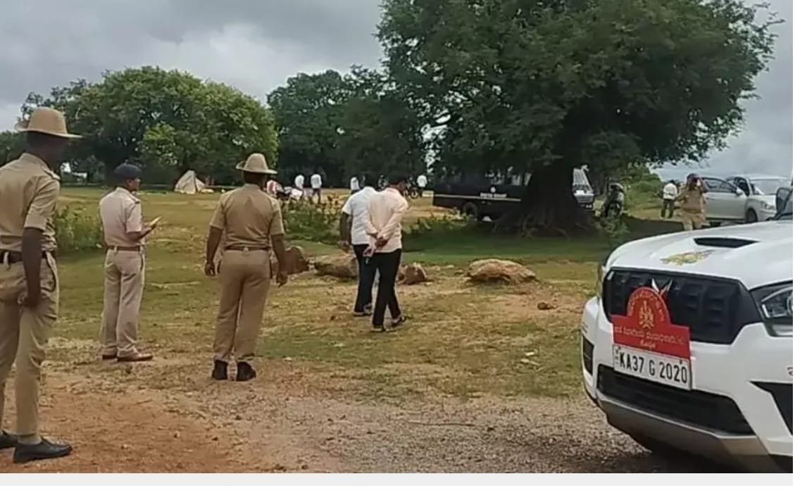 Read more about the article BREKING NEWS :”ಕುಕನೂರ| ಗುದ್ನೇಪ್ಪನ ಮಠದ ಜಮೀನು ವಿಚಾರ : 12 ಜನರ ವಿರುದ್ಧ ಸಮನ್ಸ್ ಜಾರಿ ಮಾಡಿದ ತಹಶೀಲ್ದಾರ್.!  