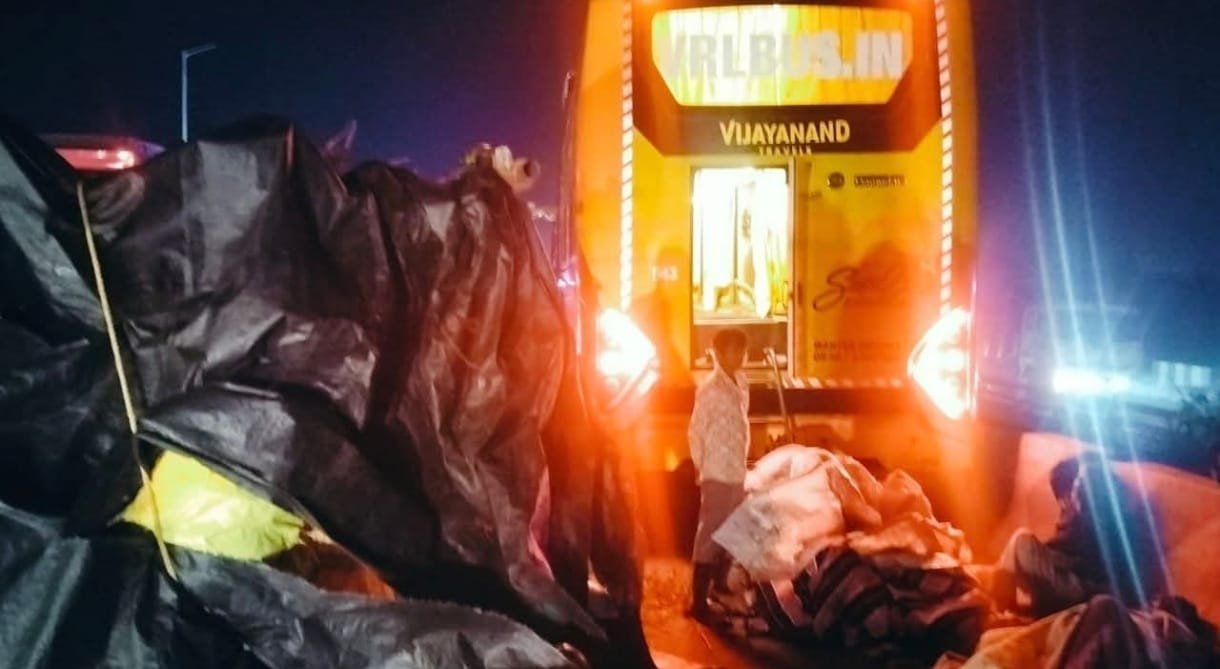 Read more about the article FLASH NEWS : ಕೊಪ್ಪಳ|ಟ್ರ್ಯಾಕ್ಟರ್–ಖಾಸಗಿ ಬಸ್ ಡಿಕ್ಕಿ: ಚಾಲಕ ಸಾವು, 15ಕ್ಕೂ ಹೆಚ್ಚು ಮಂದಿಗೆ ಗಾಯ..!