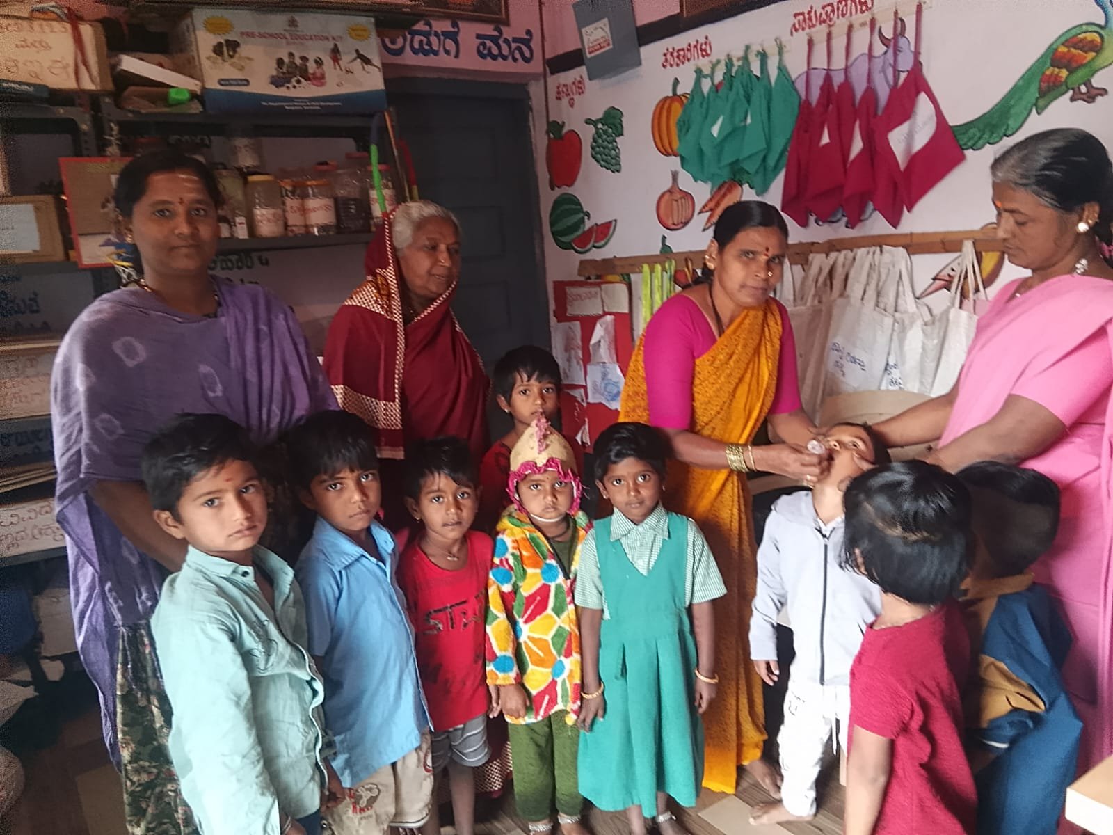 Read more about the article LOCAL NEWS : ಪೋಲಿಯೋ ಲಸಿಕೆಗೆ ಚಾಲನೆ ನೀಡಿದ ಪ.ಪಂ ಅಧ್ಯಕ್ಷೆ ಲಲಿತಮ್ಮ ಯಡಿಯಾಪುರ 