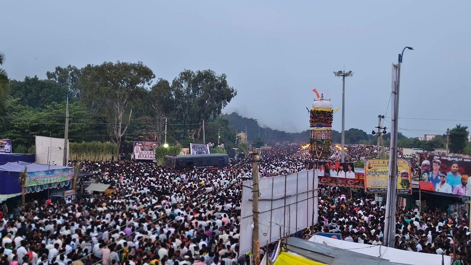 Read more about the article LOCAL BREAKING : ಲಕ್ಷಾಂತರ ಭಕ್ತರ ನಡುವೆ ಸಂಪನ್ನಗೊಂಡು ಗುದ್ನೇಶ್ವರ ಪಂಚಕಳಸ ಮಹಾರಥೋತ್ಸವ..!