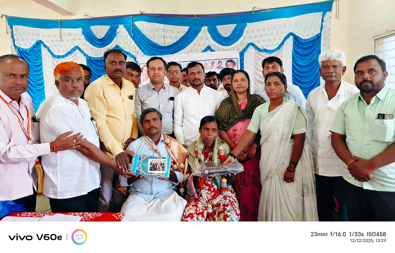 Read more about the article LOCAL NEWS : ಗೃಹಲಕ್ಷ್ಮಿ ಹಣದಿಂದ ತನ್ನ ಮೂವರು ಹೆಣ್ಣುಮಕ್ಕಳ ಎಲ್ಐಸಿ ಪಾಲಿಸಿ ಮಾಡಿಸಿದ ಗೃಹಿಣಿ…!!