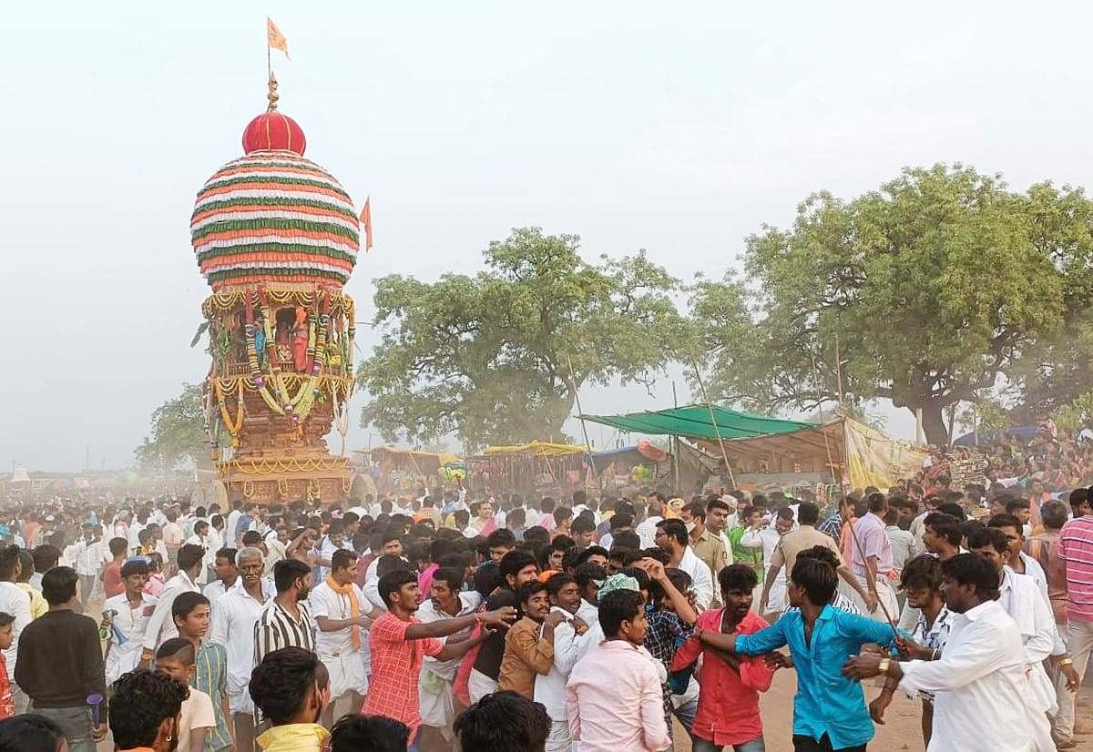 You are currently viewing LOCAL NEWS : ಇಂದು ನವಲಿ ಗ್ರಾಮದ ಶ್ರೀ ಭೂಗಾಪುರೇಶ್ವರ ಮಹಾರಥೋತ್ಸವ : ಭಕ್ತ ಸಾಗರ ನಿರೀಕ್ಷೆ! 
