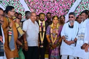 ಮುದಗಲ್ಲ:- ಲಿಂಗಸೂಗೂರು ಕ್ಷೇತ್ರದ ಮಾಜಿ ಶಾಸಕರ ಪುತ್ರಿಯ ಅದ್ಧೂರಿ ವಿವಾಹ ಮಹೋತ್ಸವ ಡಿಸಿಎಂ ಡಿಕೆಶಿ ಸೇರಿ ‘ಕೈ’ ನಾಯಕರ ಭಾಗಿ…