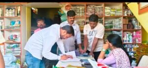ಮುದಗಲ್ಲ :- ಬೀಜ ಮತ್ತು ರಸಗೊಬ್ಬರ ರಸಗೊಬ್ಬರ ಅಂಗಡಿಗೆ ಕೃಷಿ ನಿರ್ದೆಶಕಿ ಭೇಟಿ..