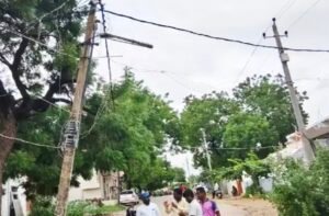 ಮುದಗಲ್ಲ :- ವಿದ್ಯುತ್‌ ಕಂಬಕ್ಕೆ ಲೈಟ್‌ ಇವೆ ‘ಬೆಳಗುವುದಿಲ್ಲ‌…!