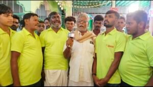 ಮುದಗಲ್ಲ :- ಸಿರಿಗೇರಿಯ ಕಲಾವಿದ ತಂಡದಿಂದ ಕಿಲ್ಲಾದಲ್ಲಿ ರುವ ಹಜರತ್ ಹುಸೇನ್ ಆಲಂ ದರ್ಗಾದಲ್ಲಿ ಮೊಹರಂ ರಿವಾಯತಿ ಹಾಡುಗಳು ಹಾಡಿದರು..