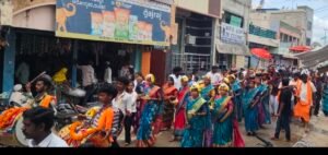 ಮುದಗಲ್ಲ ಪಟ್ಟಣದ ಸಿದ್ಧಾರ್ಥ ನಗರದ ಚಲುವಾದಿ ಓಣಿಯ ಕಂಠಿ ದುರಗಮ್ಮ ದೇವಸ್ಥಾನ ದ ಜಾತ್ರಾ ಮಹೋತ್ಸವ ನಿಮಿತ್ಯ ಕಳಸ ಮೆರವಣಿಗೆ…