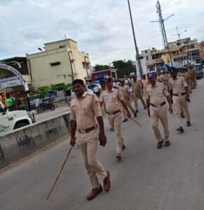 ಪಿ .ಎಸ್.ಐ ವೆಂಕಟೇಶ ಮಾಡಗೇರಿ ನೇತೃತ್ವದಲ್ಲಿ ಪೊಲೀಸರೊಂದಿಗೆ ಐತಿಹಾಸಿಕ ಮುದಗಲ್ಲ ನಲ್ಲಿ ರೂಟ್ ಮಾರ್ಚ್…